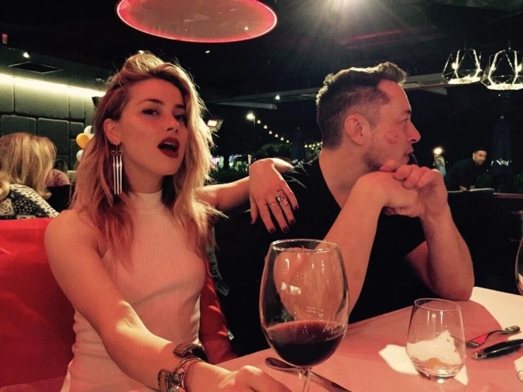 Amber Heard công khai mối quan hệ với tỷ phú Elon Musk trên Instagram vào tháng 4/2017, sau khi hoàn tất ly hôn với Johnny Depp. Ảnh: Instagram