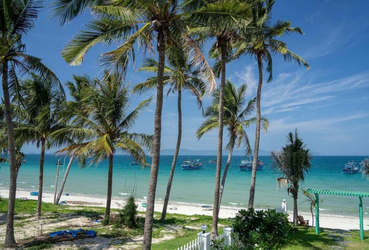 Biển Dốc Lết 'đẹp như tranh' trong mắt khách Hà Nội - 1