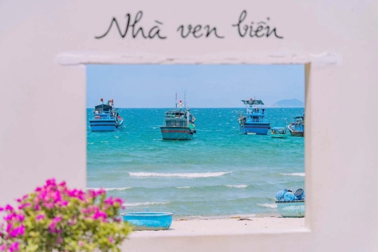 Biển Dốc Lết 'đẹp như tranh' trong mắt khách Hà Nội - 2