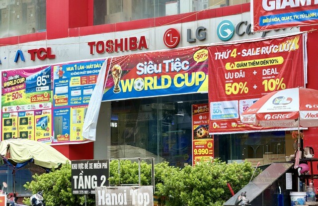 Nhiều siêu thị điện máy đang tung chương trình ưu đãi dành cho các sản phẩm TV chào mùa World Cup.