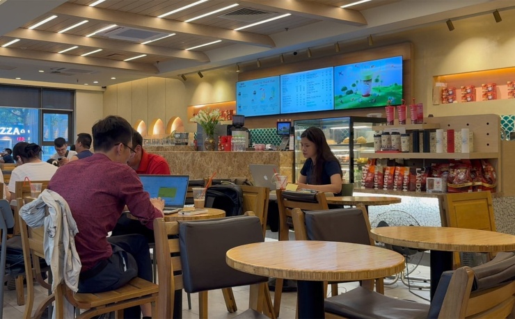 Từ 1/7, quán cà phê bật nhạc cho khách nghe phải trả phí. Ảnh: D.Anh