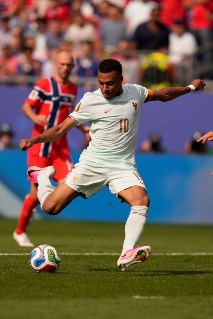 Mbappe vẫn còn nhiều cơ hội bám đuổi kỷ lục của Messi. Ảnh: AP