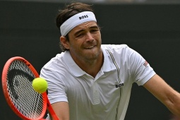 Tennis đỉnh cao Wimbledon: Taylor Fritz thắng dễ, "Nữ hoàng" Swiatek vượt khó