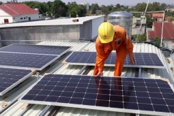 Muốn lắp điện mặt trời mái nhà tự dùng, người dân cần làm gì?