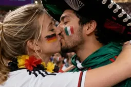 Bùng nổ ứng dụng hẹn hò mùa World Cup 2026: Lễ hội tình yêu chớp nhoáng hay cạm bẫy bên lề sân cỏ?