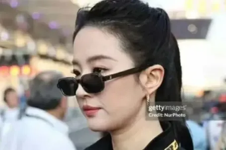 Lưu Diệc Phi hết đường nhận giải thưởng