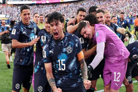 ĐT Paraguay hạ Đức chấn động World Cup, Tổng thống “thưởng nóng” cả nước