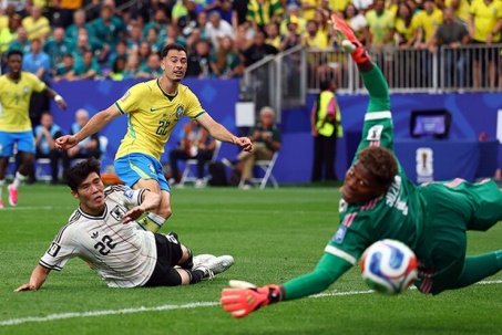 Báo chí Nhật Bản khen đội nhà "ngẩng cao đầu", truyền thông Brazil lo Selecao khó tiến xa