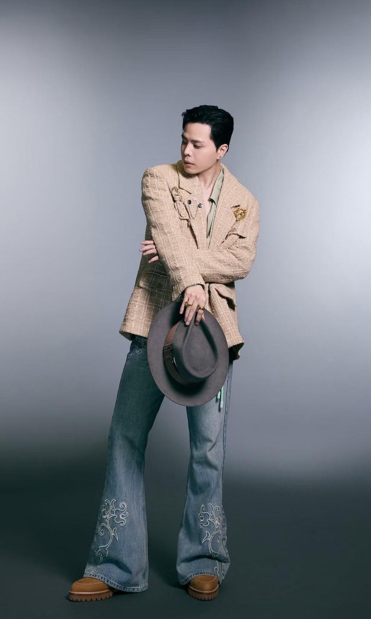 ATVNCG 2026: Một "Anh Tài" dát hàng hiệu tiền tỷ, gợi nhớ phong cách G-Dragon - 4