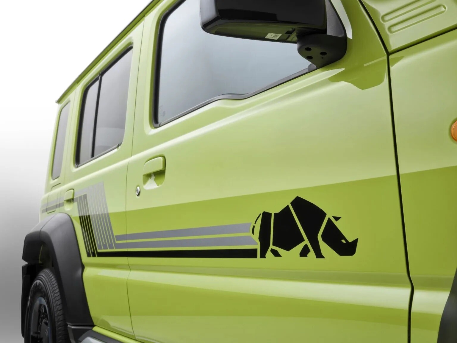 Jimny là mẫu xe địa hình cỡ nhỏ có nhiều gói nâng cấp độc bản từ ngoại thất đến nội thất.