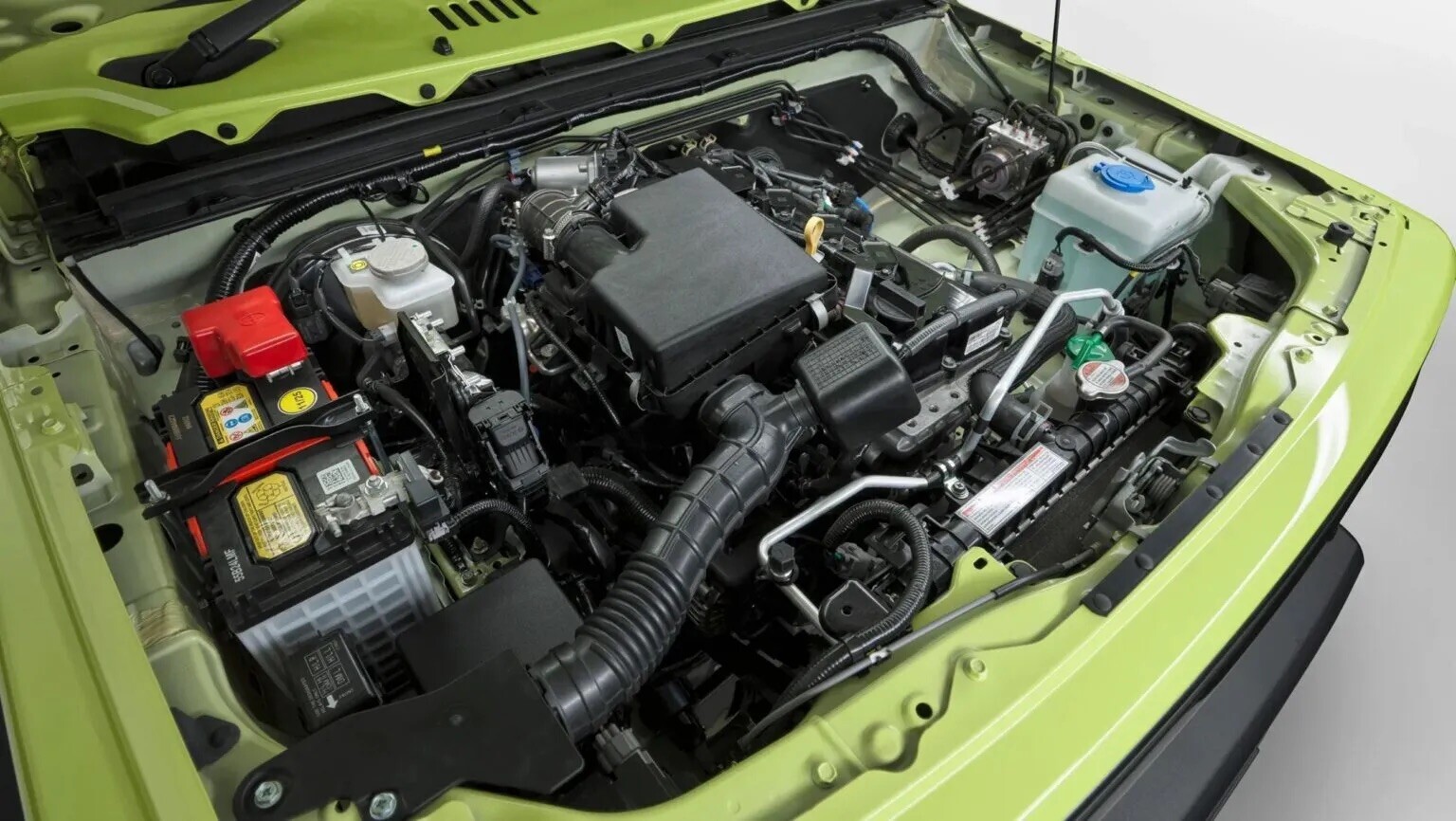 Jimny XL Rhino Edition tiếp tục sử dụng khối động cơ I4, dung tích 1.5L hút khí tự nhiên tiêu chuẩn.