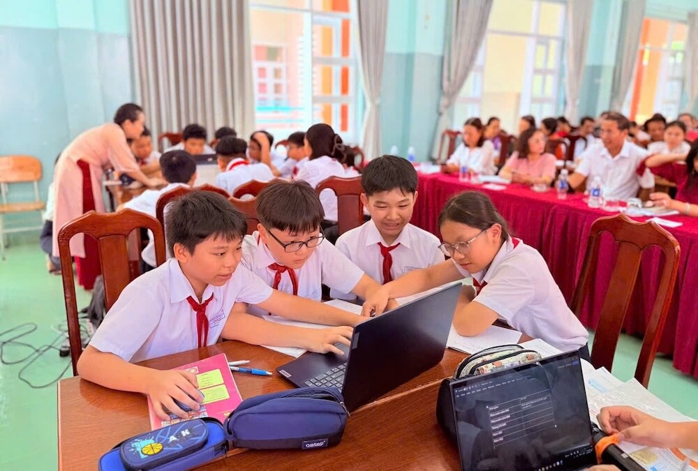 Một tiết Tin học làm quen với AI từ cấp THCS. (Ảnh: Minh Trang)