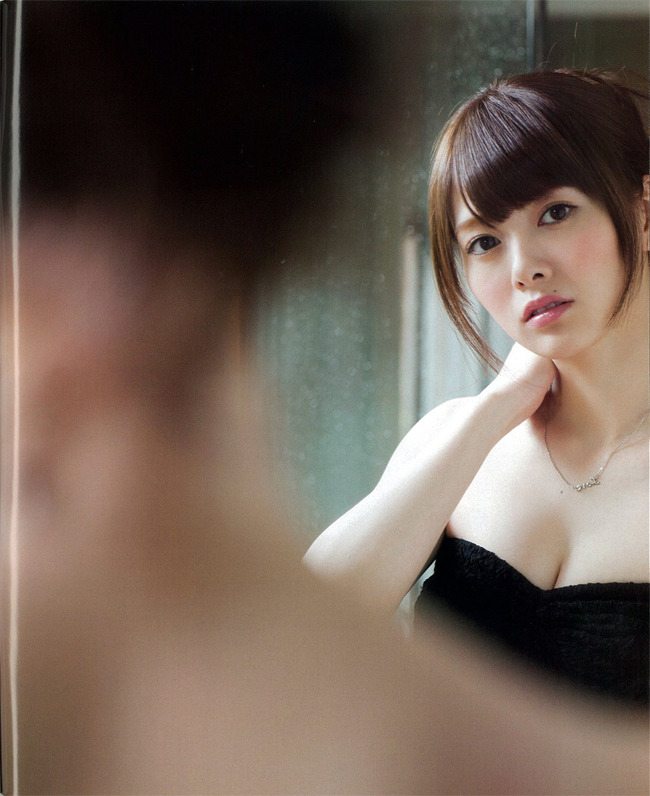 Mai phát hành 2 cuốn sách ảnh. Tất cả đều được đón nhận nồng nhiệt.