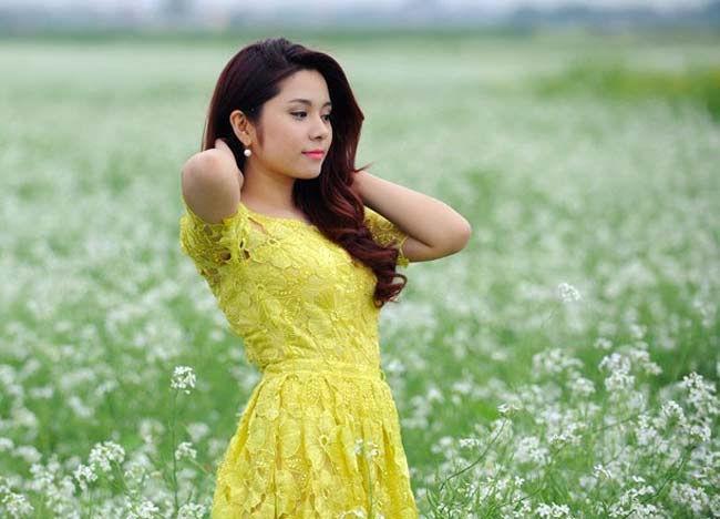Diệu Linh có lối dẫn chương trình rất duyên dáng, đằm thắm mà không kém phần linh hoạt.