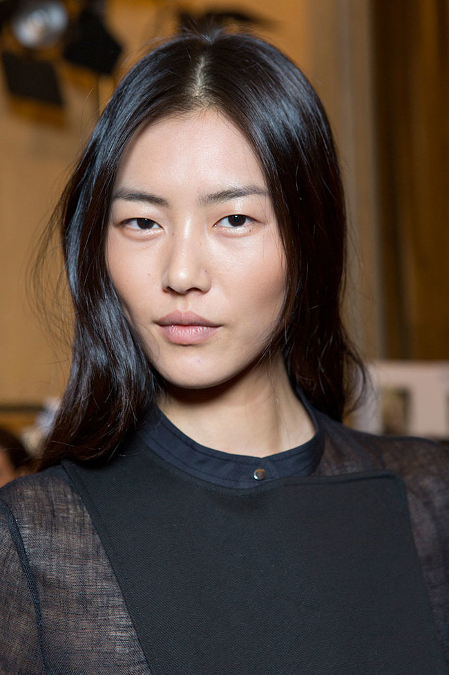Đun sôi cây ngải cứu và dùng tắm cũng là cách Liu Wen sử dụng khi da bị kích ứng và nổi mụn