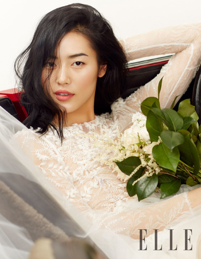 Do phải di chuyển nhiều, thời gian ngồi trên máy bay còn nhiều hơn ở nhà nên Liu Wen rất chú trọng khâu dưỡng ẩm, đắp mặt nạ cho làn da