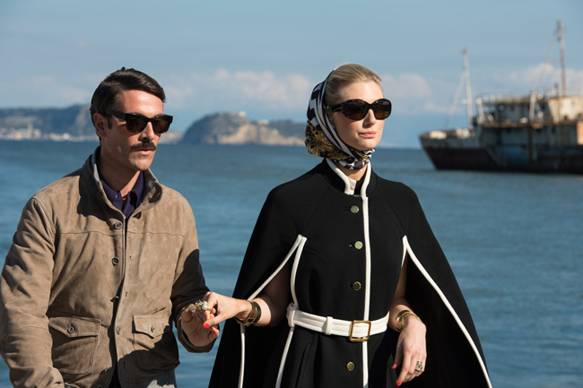 Trong phim, Elizabeth Debicki vào vai nhân vật phản diện Victoria Vinciguerra với những âm mưu hiểm ác ẩn bên trong một vẻ ngoài gợi cảm.