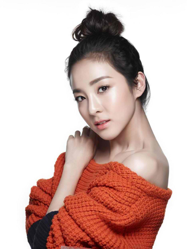 Sandara Park của nhóm 2NE1 còn được vinh danh là &#34;mỹ nhân không tuổi&#34;.