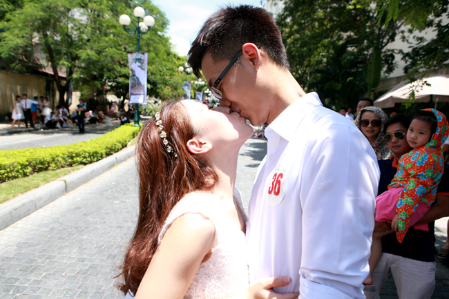 Cặp đôi Dương Hải Châu và Nguyễn Hồng Hải &#40;Ba Đình, Hà Nội&#41; đã được nhận giải thưởng là một chuyến du lịch&nbsp; trăng mật trọn gói 30 triệu đồng tại Malaysia