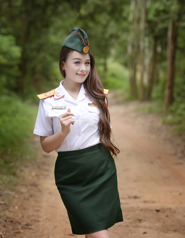 Nguyễn Thị Hằng &#40;sinh năm 1993&#41; hiện đang là phát thanh viên của Truyền hình Quân đội Nhân dân&nbsp;
