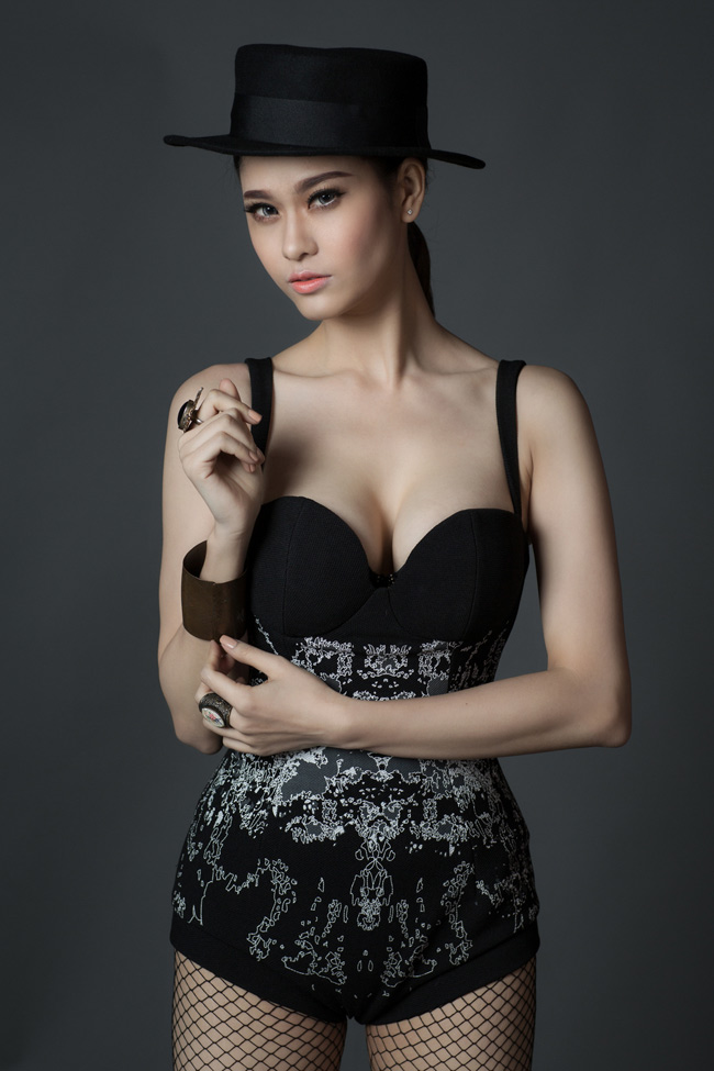 Trương Quỳnh Anh khi mới &#34;chân ướt chân ráo&#34; vào showbiz Việt chưa gợi cảm như hiện nay, mà theo đuổi vẻ ngoài công chúa, ngọt ngào.&nbsp;