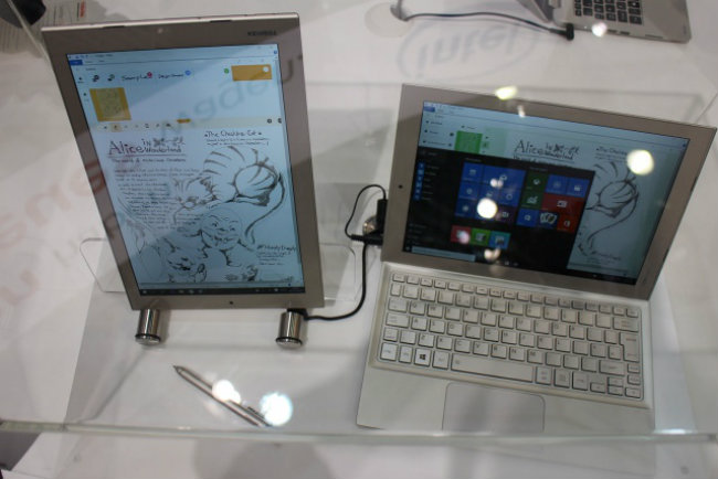 Mẫu notebook chạy hệ điều hành Windows, mỏng và nhẹ hơn so với nhiều đối thủ trên thị trường. Xét về góc độ tablet, Dynabook mạnh không kém gì iPad 4 khi sở hữu bộ vi xử lý Intel Atom và màn hình có độ phân giải 1080 pixel.