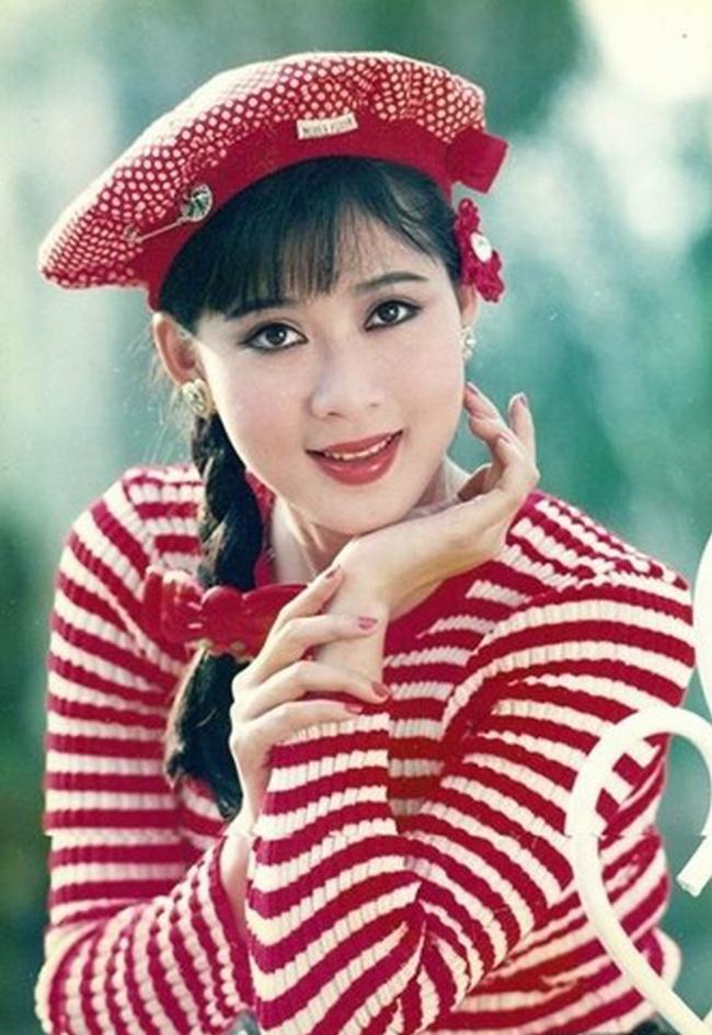 Diễm Hương từng được coi là &#34;Đệ nhất mỹ nhân&#34; của điện ảnh Việt Nam trong suốt một thời gian dài. Ở cô khán giả thấy toát lên vẻ đẹp hiền hậu, quý phái ngay từ khi còn trẻ.