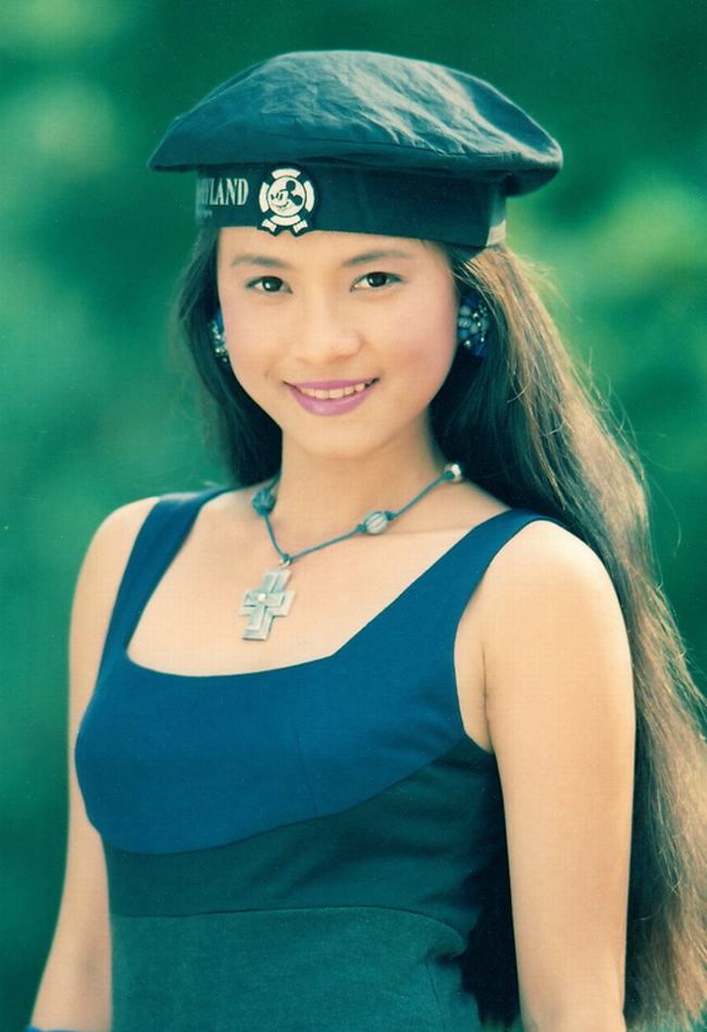 Ngọc Hiệp sở hữu vẻ đẹp nhẹ nhàng, giản dị khi còn trẻ. So với các đồng nghiệp cùng thời, cô được coi là một trong số ít những nữ diễn viên hiếm hoi còn gắn bó với nghệ thuật đến tận bây giờ.