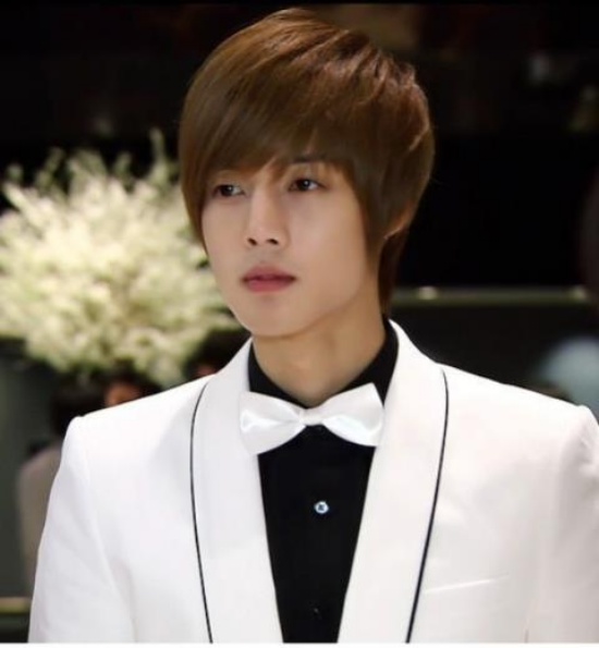 Bạn gái có bầu, Kim Hyun Joong suy sụp, bỏ ăn uống - 1
