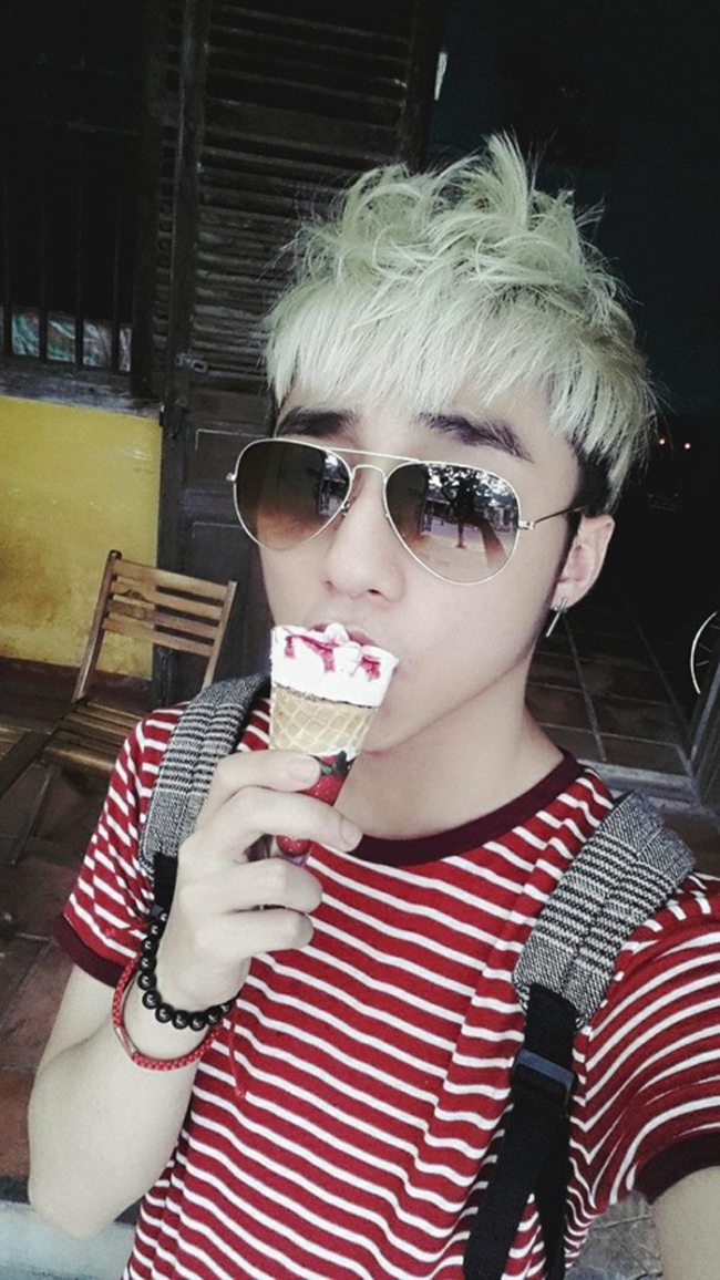 “Hiện tượng mạng” Sơn Tùng M-TP gây bất ngờ cho fan với sở thích… ăn kem.