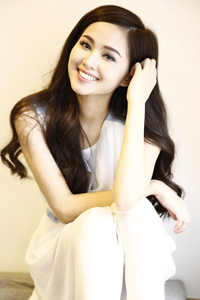 Hotgirl Tâm Tít có sở thích… ăn vặt trong bếp.