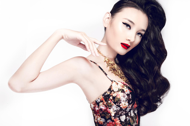 Cô gái trẻ Lương Thị Hồng Xuân với chiều cao 1m91 đang là &#34;mối đe dọa&#34; cho ngôi vị này của Lê Thúy. Tuy nhiên, Hồng Xuân vẫn chưa bước và khỏi cuộc thi VNTM và chưa mang danh xưng &#34;người mẫu&#34;.&nbsp;