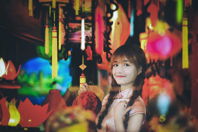 Vì muốn ghi lại những kỷ niệm của mình ở Trung thu tuổi 20 nên cô nàng quyết định thực hiện bộ ảnh này