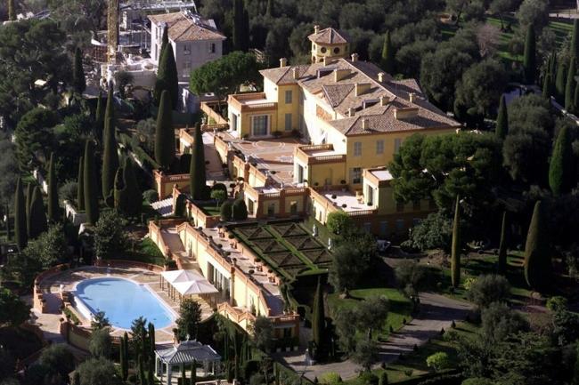 Biệt thự siêu sang Villa Leopolda, Cote D’Azur, Pháp do vua Leopold II của Bỉ xây dựng năm 1902 và sau đó tỷ phú Nga Mikhail Prokhorov mua lại với giá 390 triệu bảng Anh. Villa Leopolda có 11 phòng ngủ, 14 phòng tắm, 1 hồ bơi, 1 khu vườn rộng thênh thang.