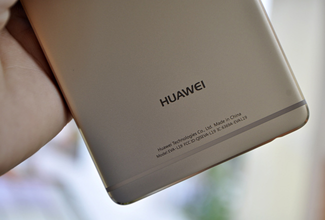 Huawei P9 có nhiều phiên bản, nhưng phiên bản bán tại thị trường trong nước có RAM 3GB, bộ nhớ trong 32GB.