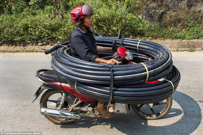 Giờ ra đường phải tự &#34;bảo vệ&#34; mình chứ.