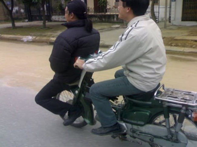 Chú không biết đường thì để anh chỉ cho.