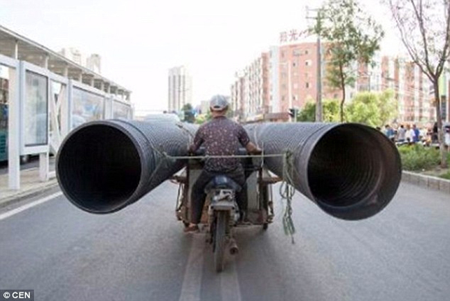 Tránh... tránh đường cho &#34;đại bác&#34; anh đi nào.
