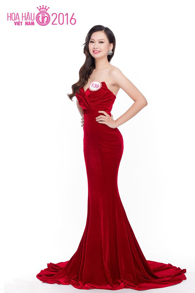 Mỹ Linh trong phần chụp ảnh với áo dạ hội.&nbsp;