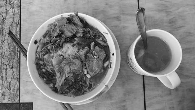 Các món ăn không chỉ đẹp mắt khi có nhiều màu sắc mà ở chế độ trắng đen cũng rất có sức hút.
