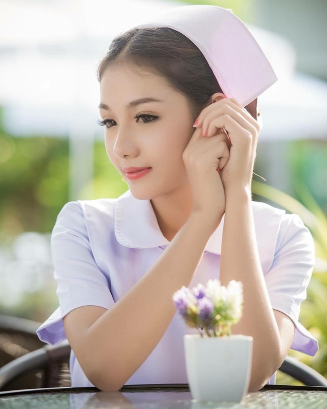 Chỉ sau vài tiếng được cư dân mạng lan truyền hình ảnh, Facebook cá nhân của&nbsp;Namkhing Kanyapak tăng đột biến&nbsp;yêu cầu kết bạn,&nbsp;lượng người yêu thích,&nbsp;lên đến&nbsp;hàng chục nghìn người.&nbsp;
