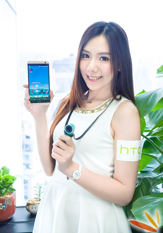 One E9+ chính là sự kết hợp giữa ngôn ngữ thiết kế của dòng HTC One cao cấp và dòng sản phẩm tầm trung Desire với vỏ nhựa thời trang.
