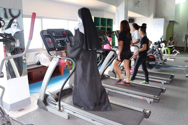 Mặc đồ này tập nhanh giảm cân lắm đấy nhé.