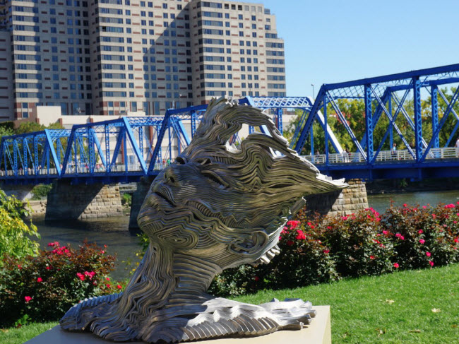 Triển lãm nghệ thuật ArtPrize được tổ chức vào mùa thu hàng năm tại thành phố Grand Rapids,&nbsp;bang Michigan, thu hút nhiều tác phẩm nghệ thuật từ khắp nước Mỹ và thế giới. &nbsp;