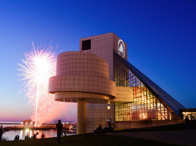 Thành phố Cleveland ở bang Ohio được biết đến với Đại sảnh Danh vọng Rock and Roll và công viên giải trí Cedar Point.