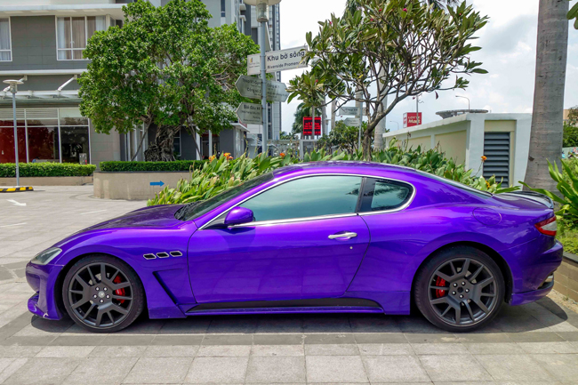 Do chỉ là bản “độ vỏ” nên bề ngoài, chiếc xe nhìn không khác gì một chiếc Maserati GranTurismo MC Stradale thực thụ.