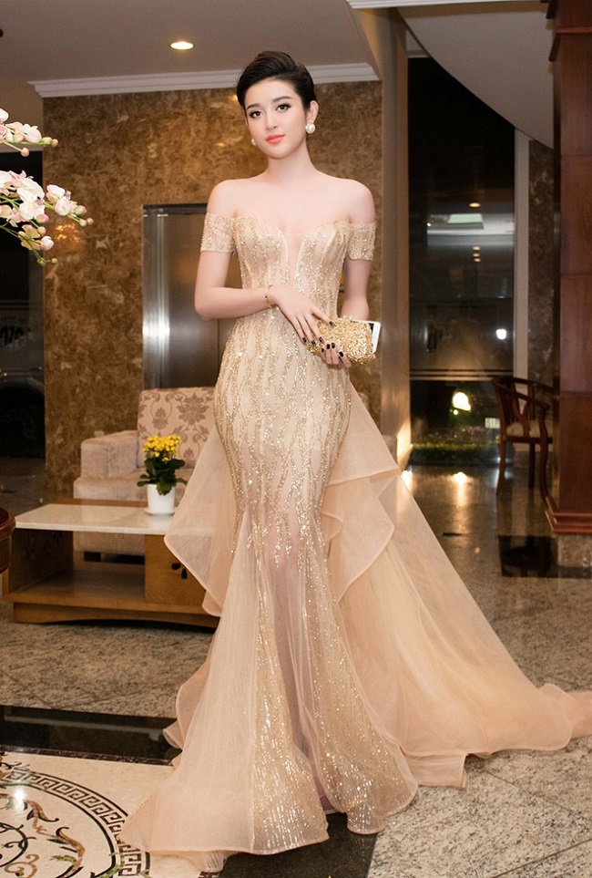 Bà chia sẻ thêm, kể từ khi Huyền My đăng quang á hậu, gia đình rất ít có bữa cơm sum họp vì lịch làm việc dày đặc của cô nàng.&nbsp;