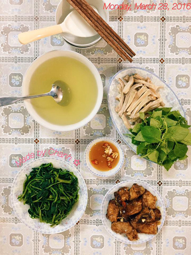 Thực đơn cho bữa tối:&nbsp;Dạ dày luộc.&nbsp;Sườn xào chua ngọt.&nbsp;Rau muống luộc.&nbsp;Rau kinh giới ăn kèm.&nbsp;