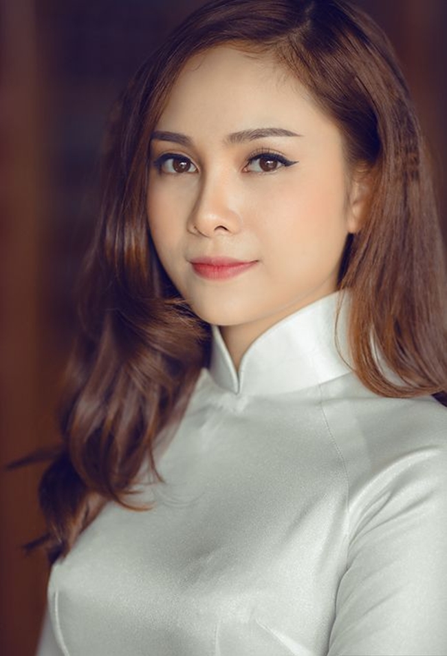 Trong khi đó, trưởng nhóm S-Girl lại đi theo xu hướng ngọt ngào, nữ tính.