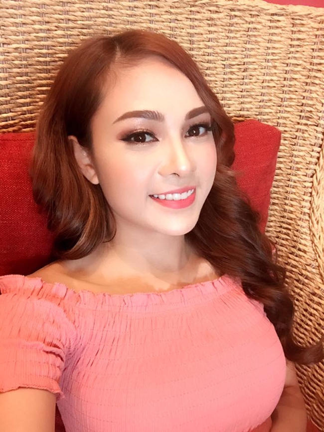 Hiền Trinh tỏ ra không kém cạnh Bảo Anh về nhan sắc.